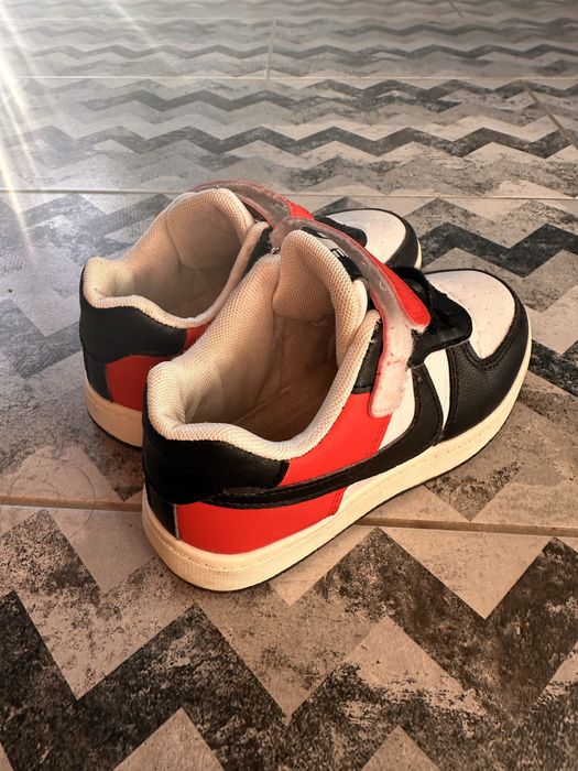 Продам кросівки унісекс