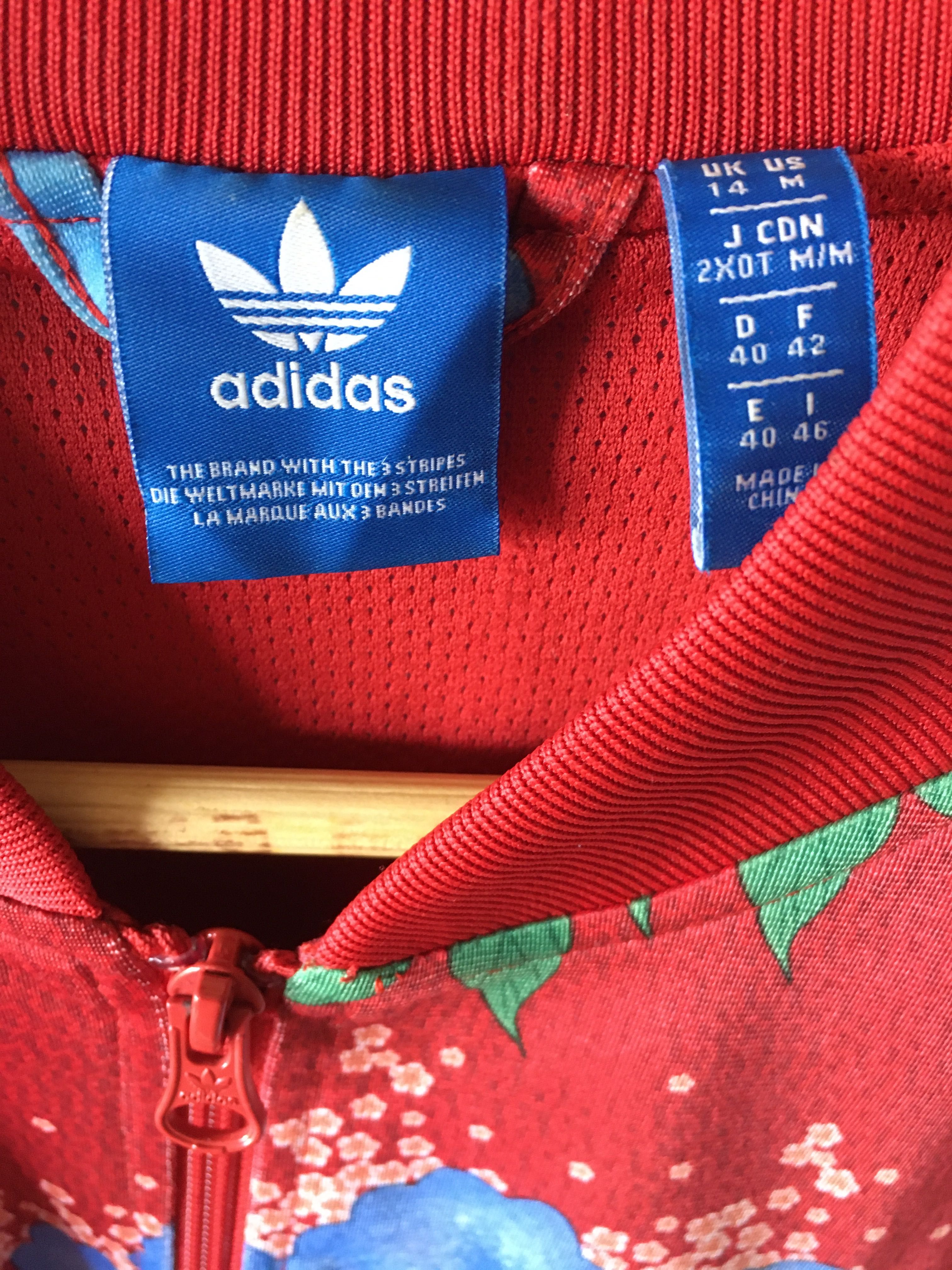 Продам женскую кофту Adidas