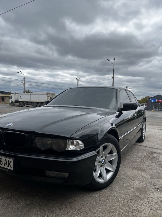 Продам бумера Е38 740D