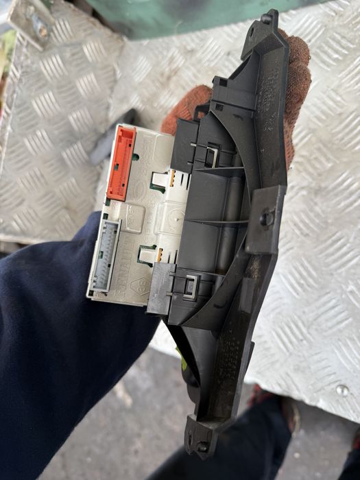 дисплей zegarek renault scenic i p8200028364a