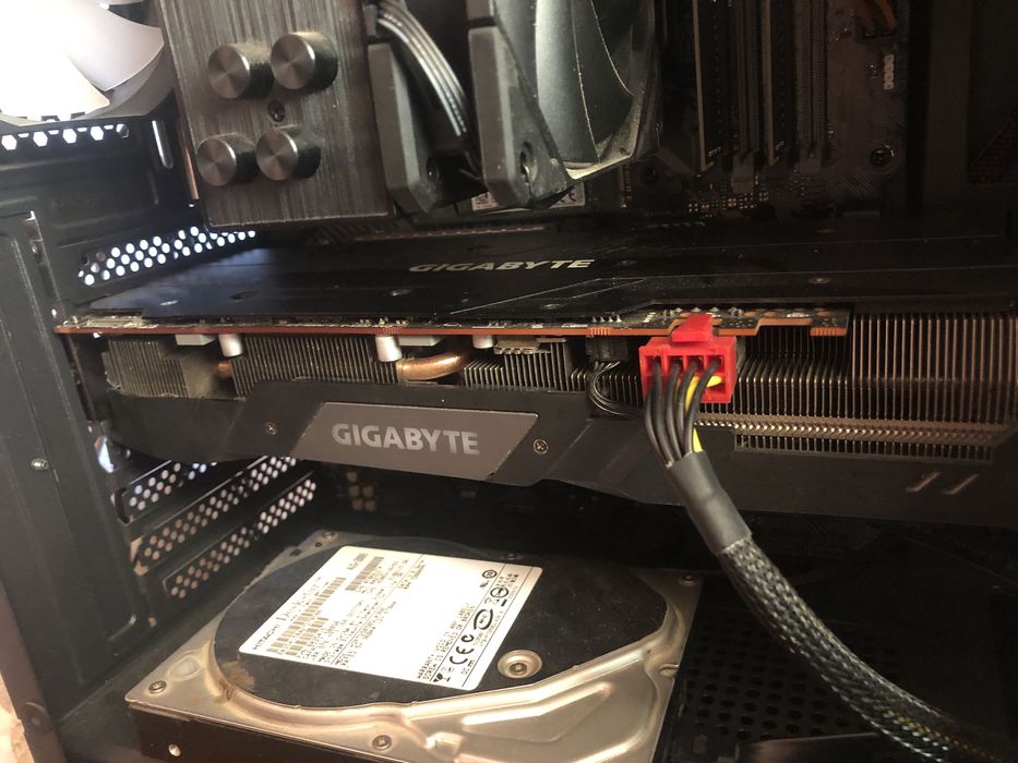 GIGABYTE radeon rx 5700, гарний стан