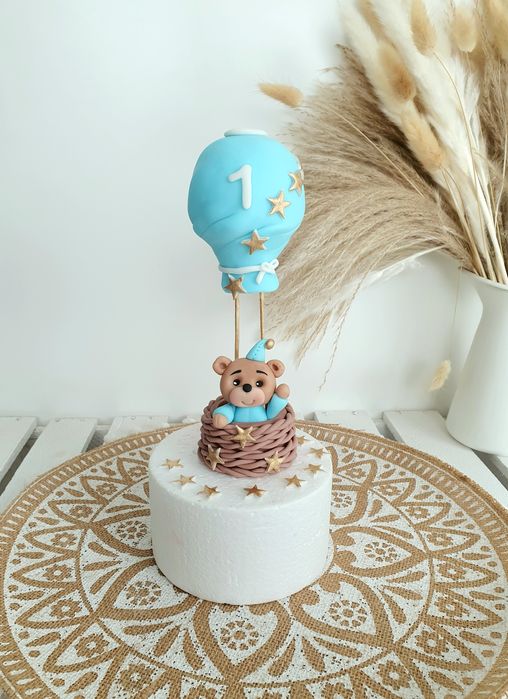 Miś w balonie figurka na tort