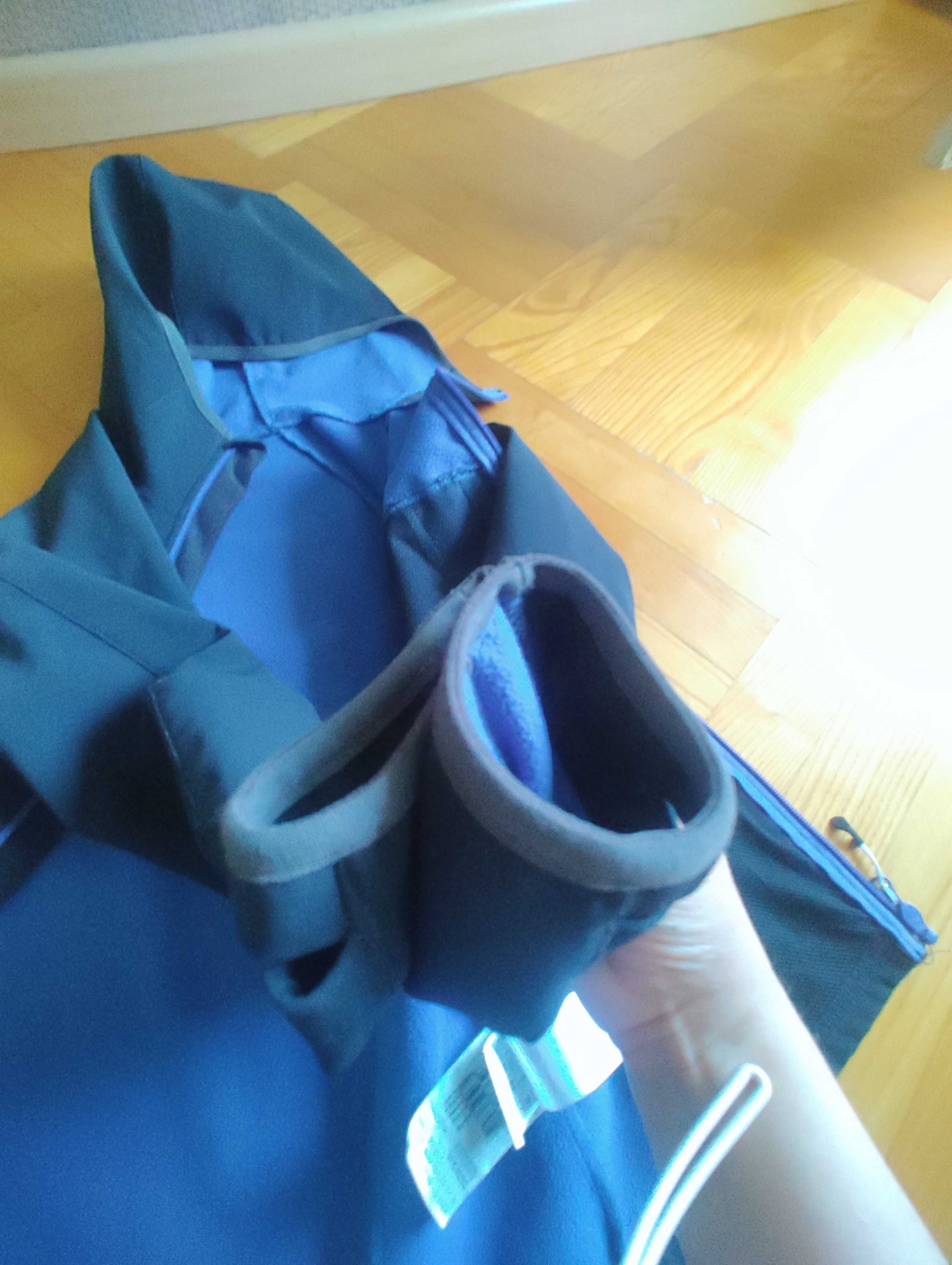 kurtka dziecięca softshell czarna, rozmiar ok. 140, wiek ok. 9-11 lat