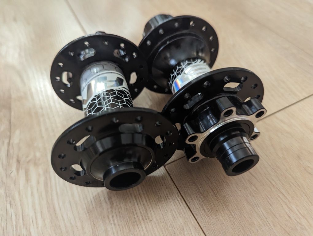 Piasty boost 148x12 + 110x15 32 otwory, jak nowe, GŁOŚNE