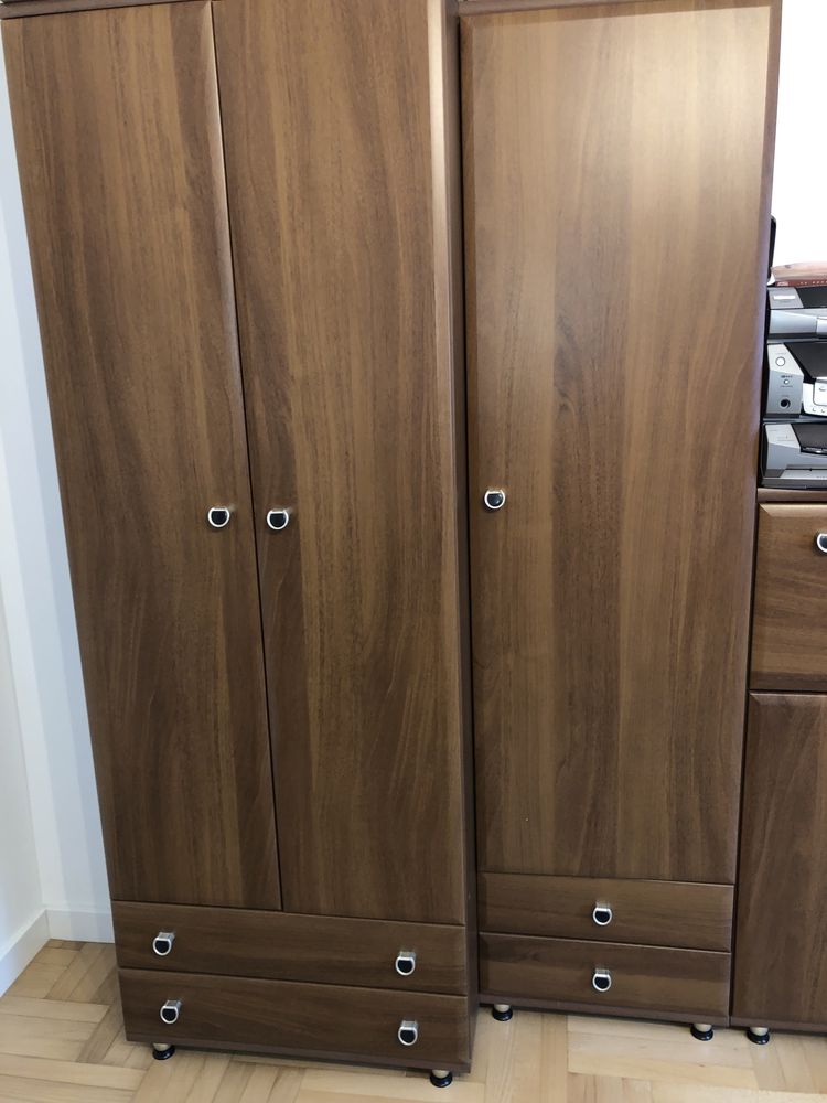 Zestaw drewnianych mebli do salonu