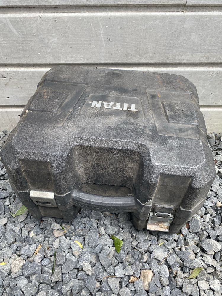 Pilarka elektryczna z laserem