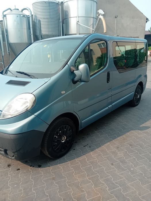 Sprzedam primastar trafic vivaro  8 osobowy