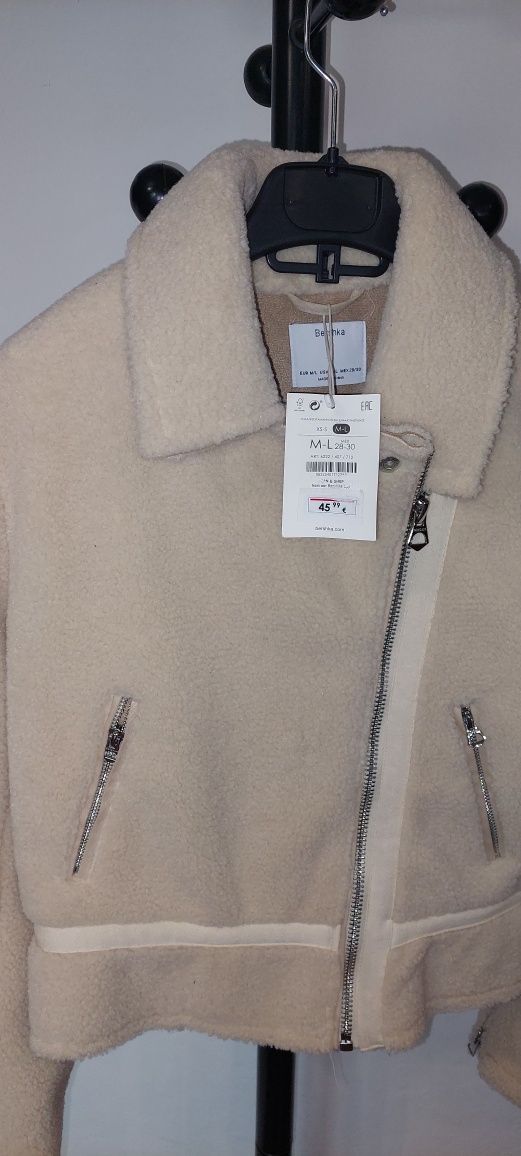 Casaco de efeito pelo da Bershka