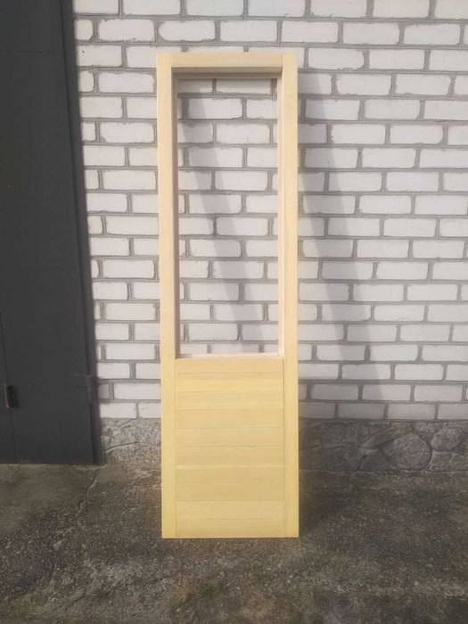 Деревянi дверi на балкон стан на фото