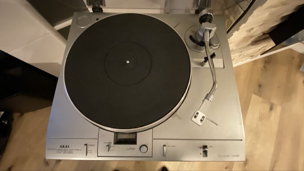 Gramofon Akai AP Q50