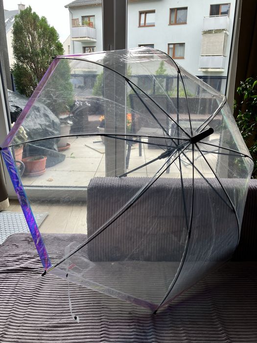 Dwie parasolki przezroczyste