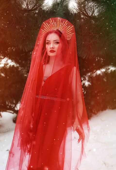 Сукня в пол, з розрізом на ніжці