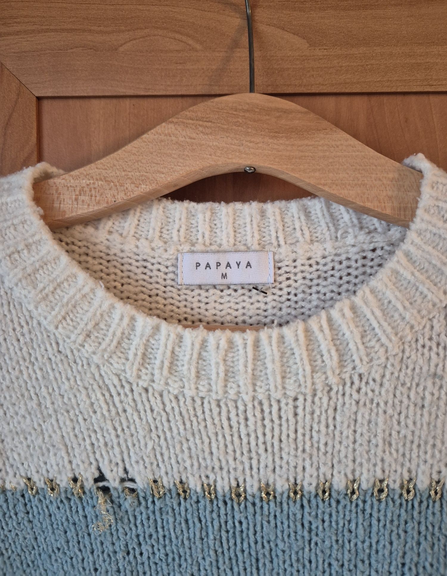 Sweter różowo niebiesko biały w paski