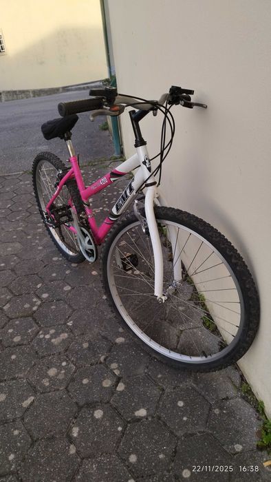 Bicicleta. Valor Negociável.