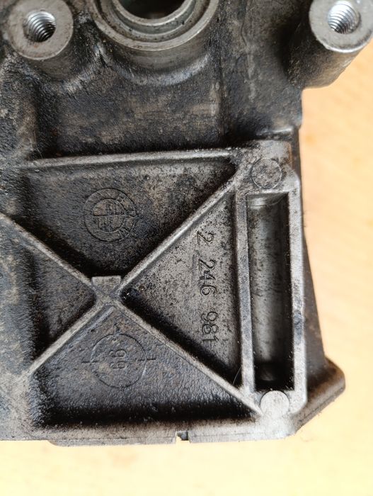 Масляний стакан BMW E46 2.0d M47   2 246 981