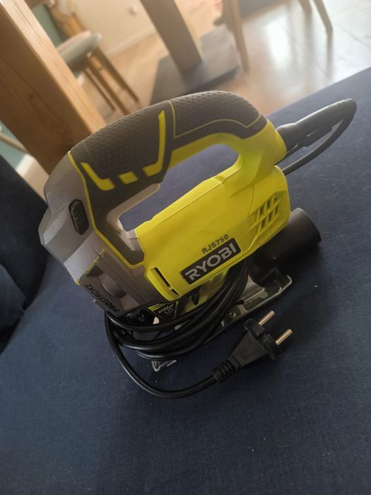 Wyrzynarka elektryczna Ryobi rjs750