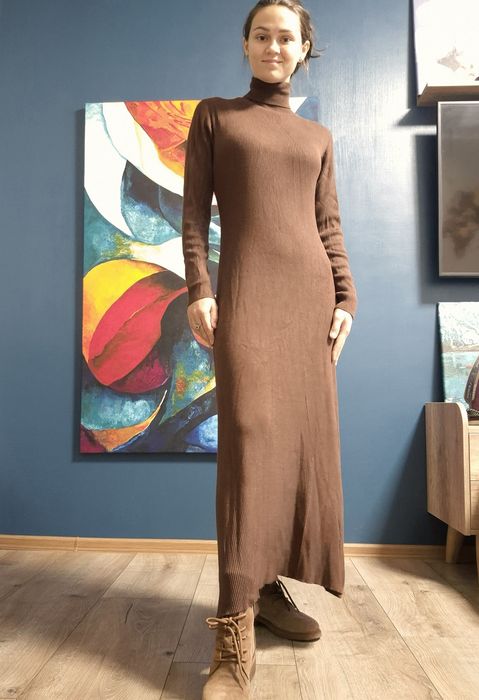 Коричнева шоколад трикотажна міді сукня плаття в рубчик