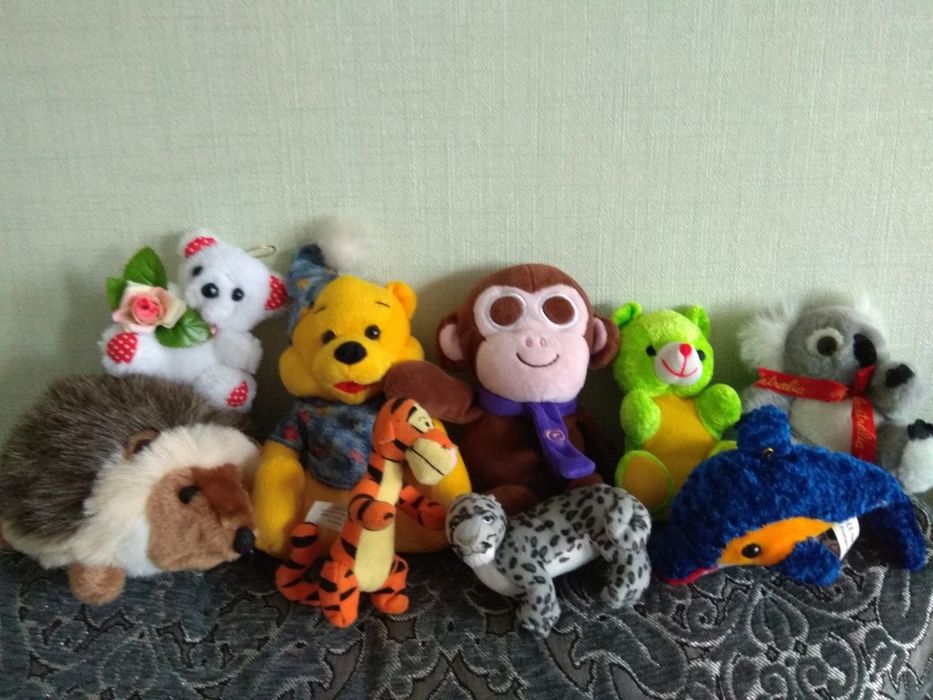Іграшки м'які різні