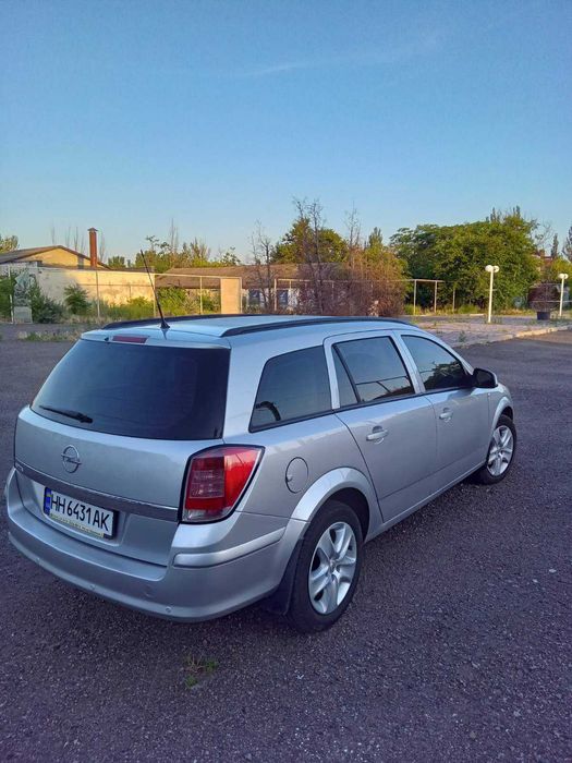 Продам автомобіль від хазяїна. Авто в гарному стані. Сів та поїхав.