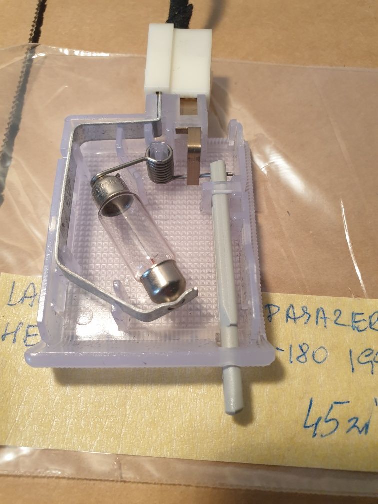 Lampka schowka mercedes W 202 C-180 99 rok