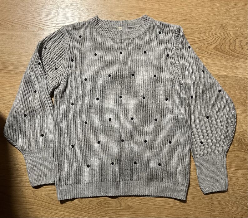 Продаю жіночий светр сірого кольору