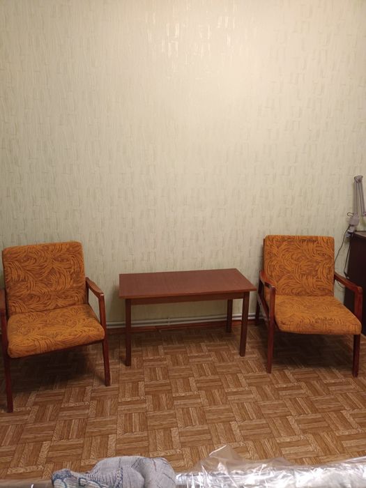 Меблі журнальний столик + 2 крісла