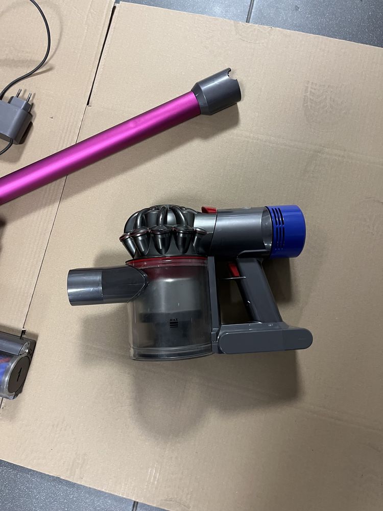 Dyson V8 odkurzacz pionowy bezworkowy