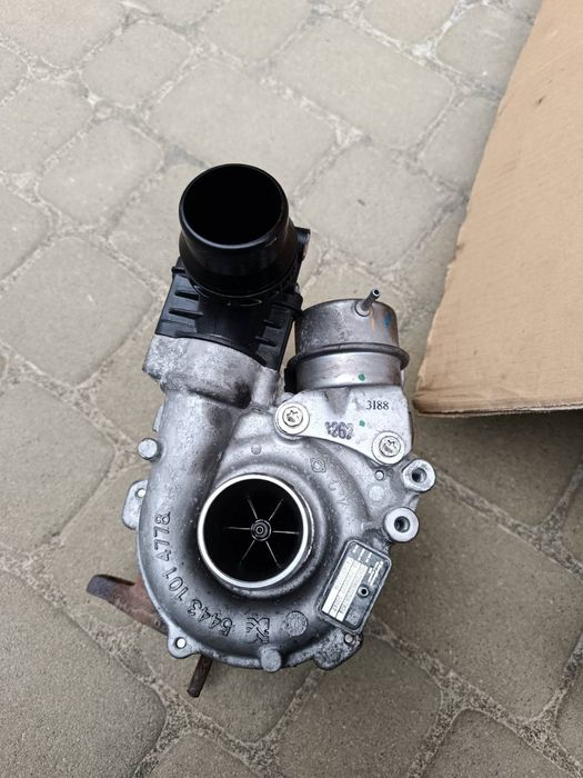 Блока нету ..Запчасти от мотора р9м 1.6л Рено трафік