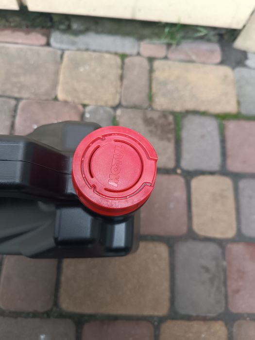 Масло мотюль 0в20 4л ,віддаю дешевше,не відкривалась.