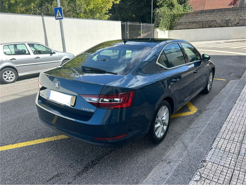 Skoda Superb Limo 2.0Tdi 190cv DSG Style - c/ 145.000kms