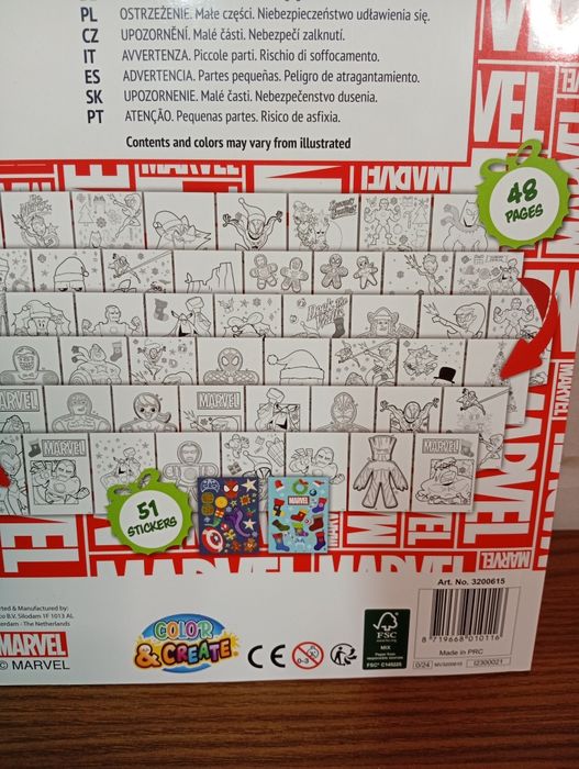 Kolorowanka i zestaw naklejek z motywami Marvela.
