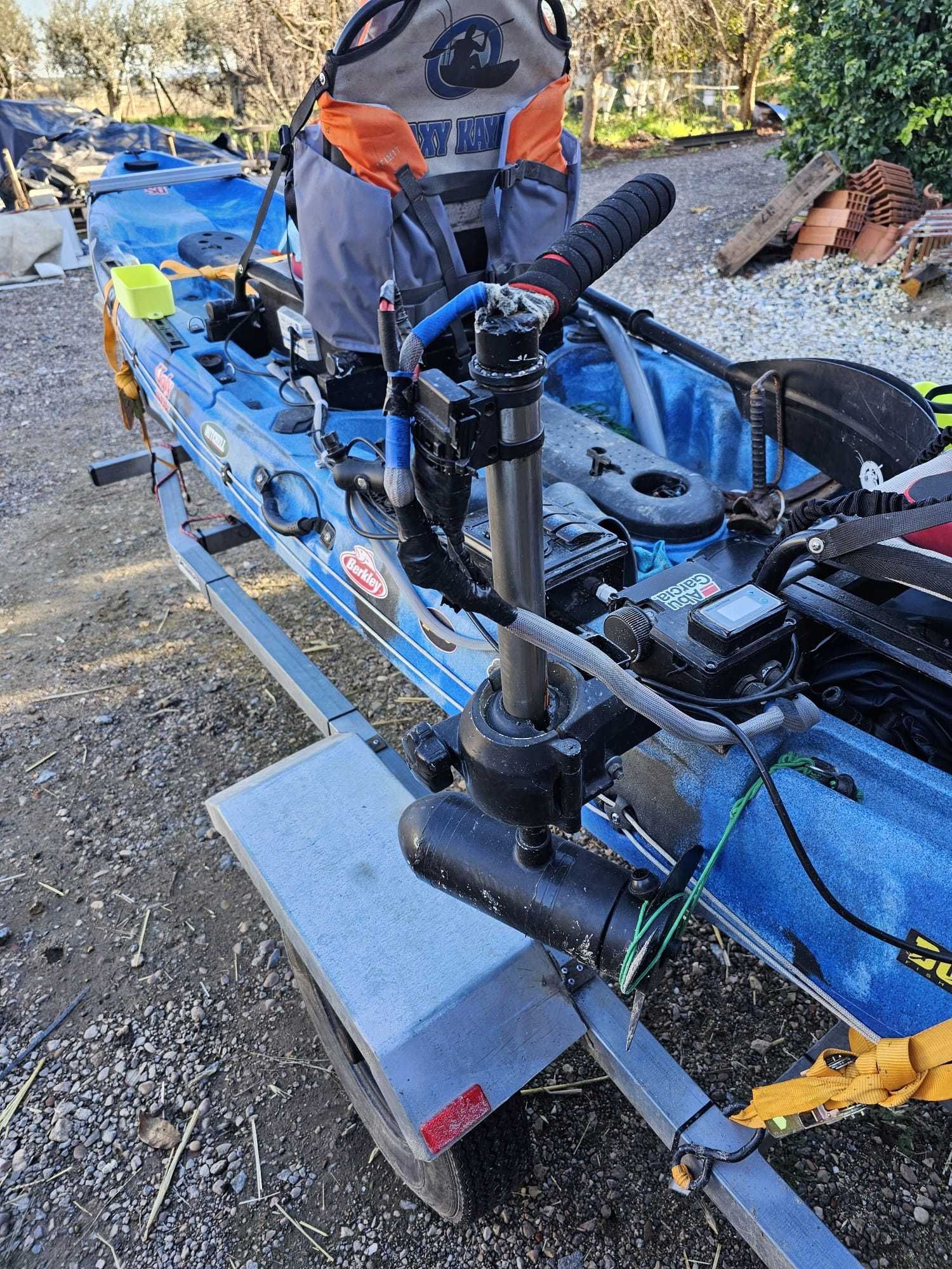 Vendo Kayak 2 Lugares c/atrelado e muito mais...