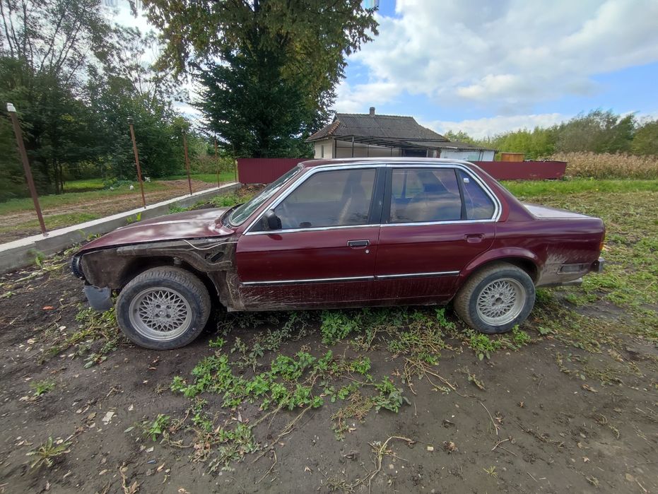 Bmw E30 324td піля повної реставрації кузова