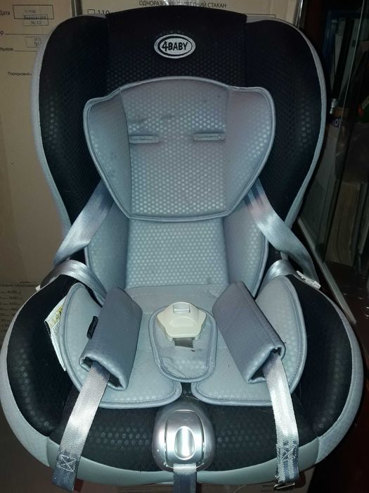 Детское автокресло 4Baby на 0-18кг в отличном состоянии