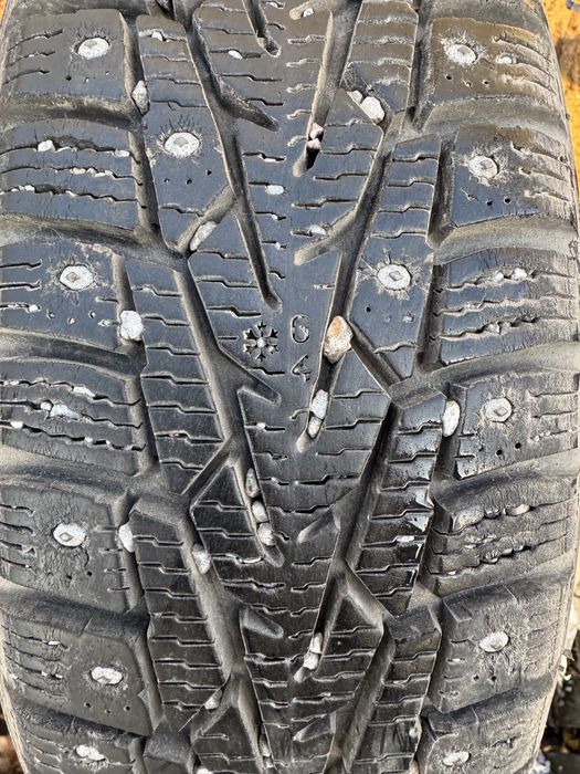 Продам комплект зимней резины 155/65 14 Nokian на дисках
