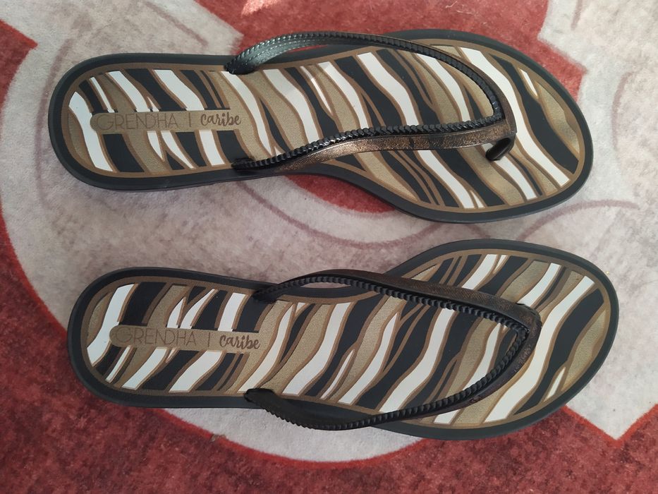 Sandálias e chinelos