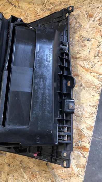 Бардачек,ящик для перчаток toyota land cruiser prado 120,150 прадо