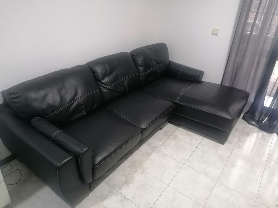 Sofa em pele tem um dano