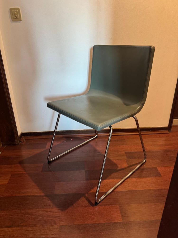 Conjunto de cadeiras em pele IKEA