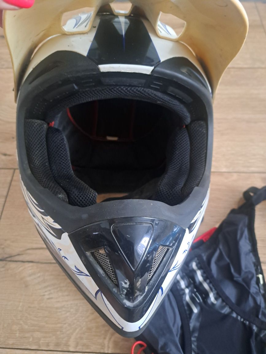 Kask plus plecak na wodę