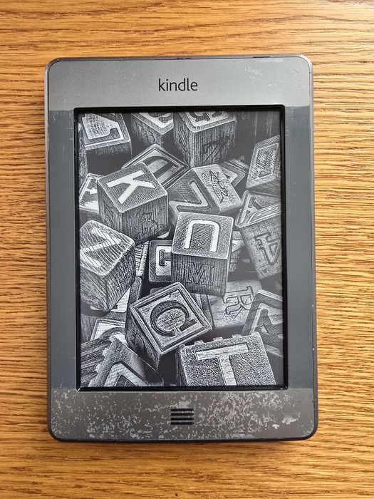 Електронна книга (читалка) Kindle Touch 4