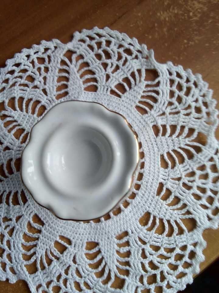 Świecznik BK biały ornamenty kwiatowe porcelana