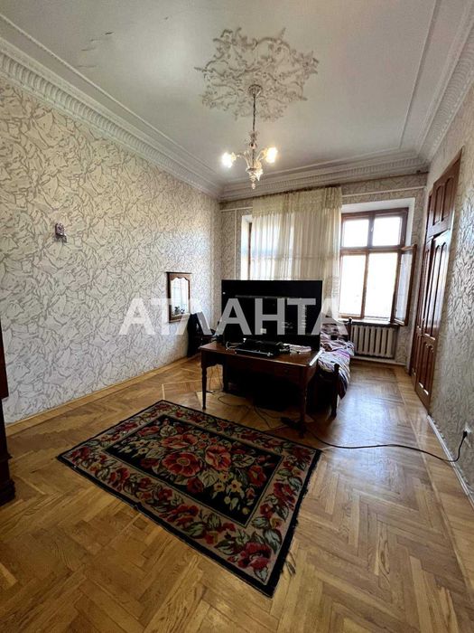 Большая 4-х комн. квартира в историческом центре города на ул. Пастера