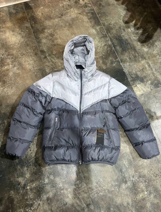 Курточка Nike storm fit