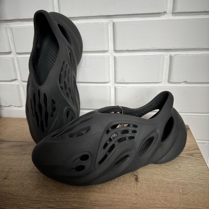 Тапочки чоловічі Adidas Yeezy Foam Runner Carbon Black