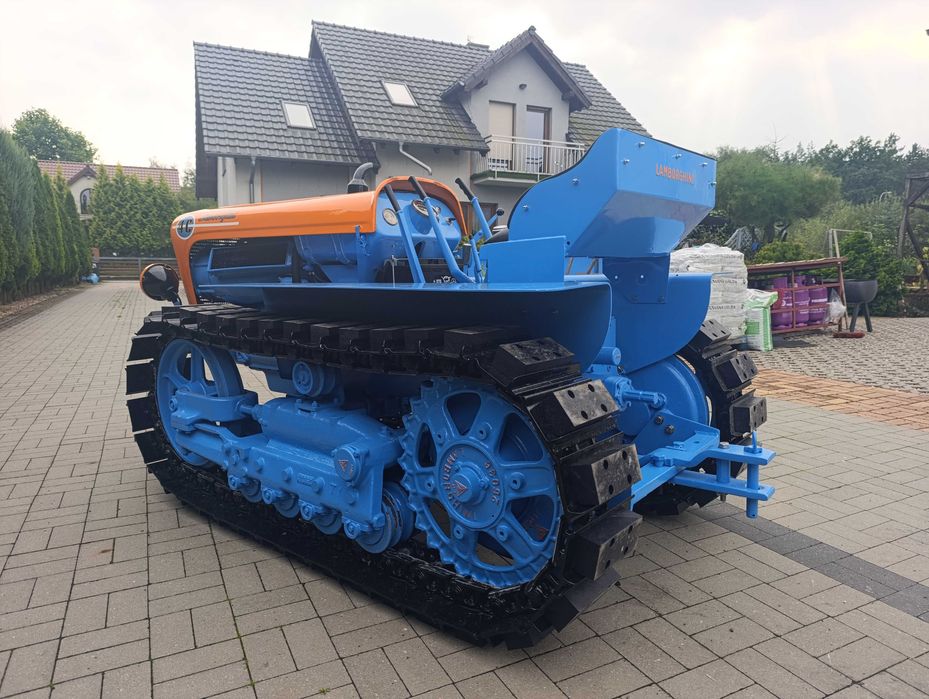 zabytkowy traktor Lamborghini 4C