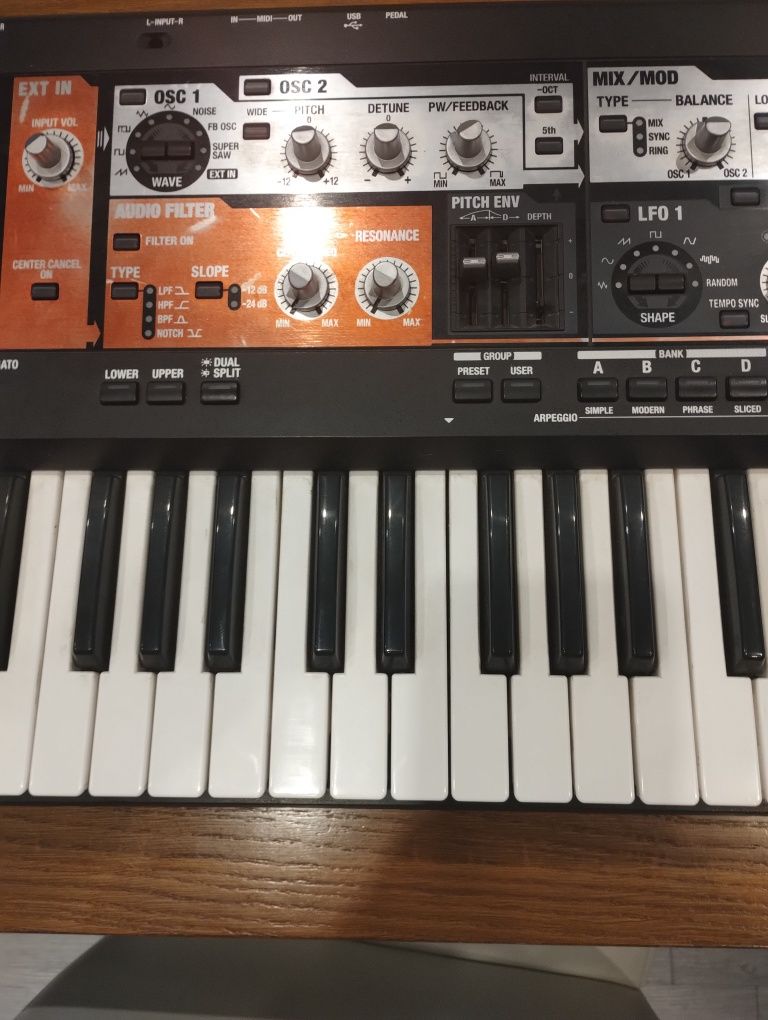 Roland SH-201 synthesizer