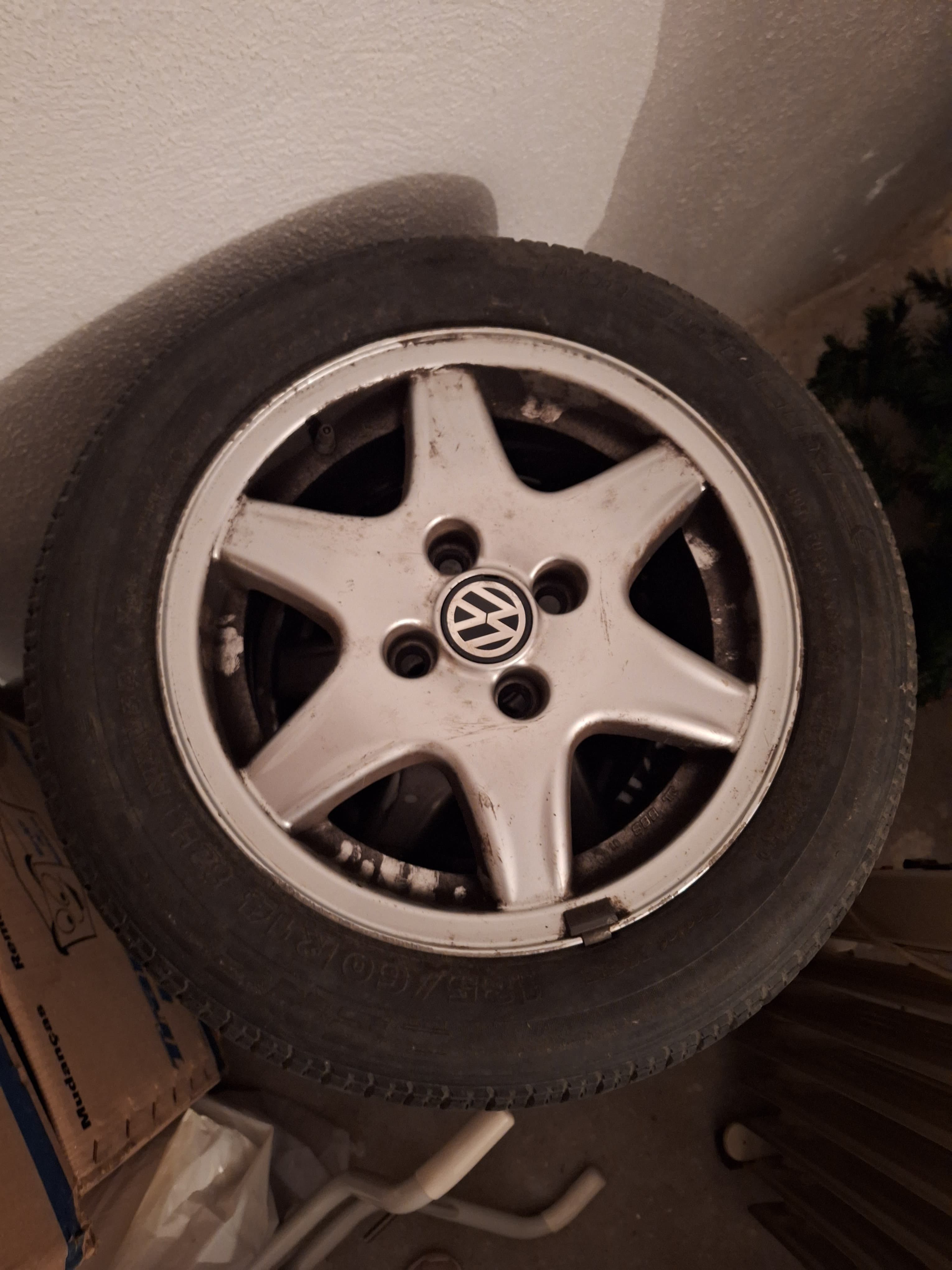 jantes(14) e pneus(185/60 R 14) wolkswagen