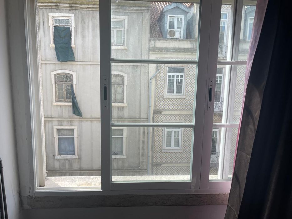 Aluga se quarto compatilhado