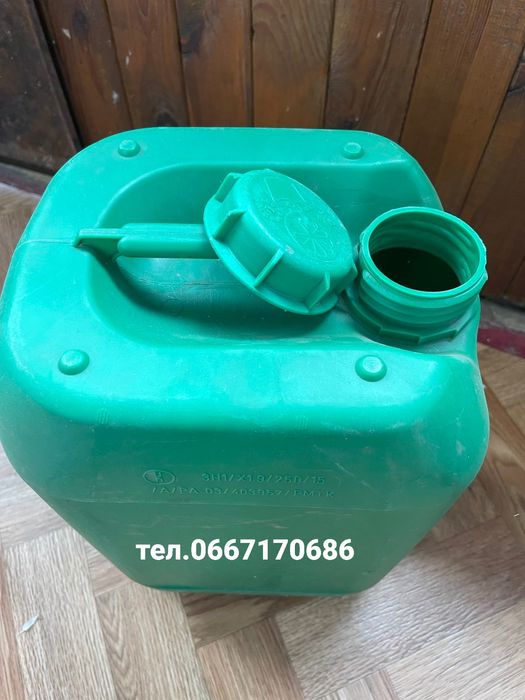 Продам б/у та нові пластикові каністри